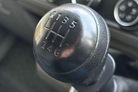 Volkswagen Crafter CR35 L2 H2 Trendline 140 ps Tdi with Tail Lift 44