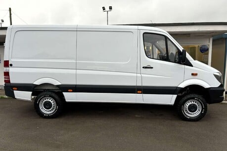 Mercedes-Benz Sprinter 314 Cdi Mwb Lr 4X4 Panel Van 11