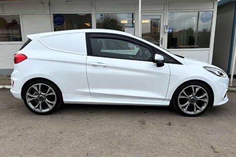 Ford Fiesta Sport 125 ps Ecoboost - Sat Nav / Climate / Adaptive Cruise 9