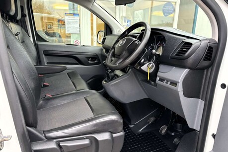 Vauxhall Vivaro 3100 Sportive 120 ps L2 Panel Van 21