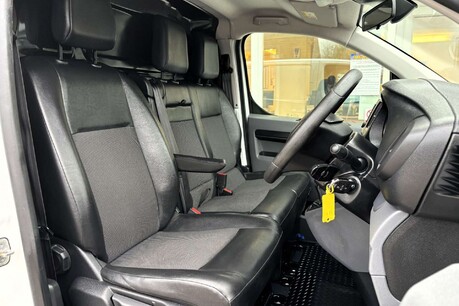 Vauxhall Vivaro 3100 Sportive 120 ps L2 Panel Van 31