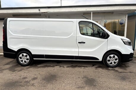 Renault Trafic LL30 Business 130 ps dCi Panel Van 11