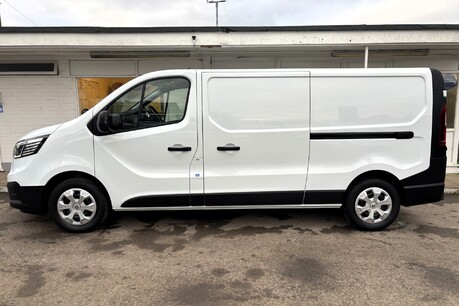 Renault Trafic LL30 Business 130 ps dCi Panel Van 8