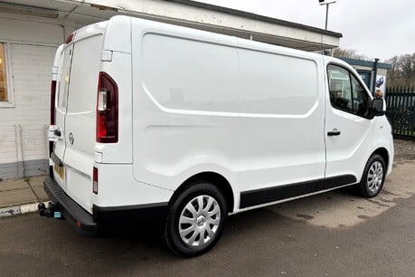 Nissan NV300 120 ps dCi Acenta L1H1 Panel Van 3