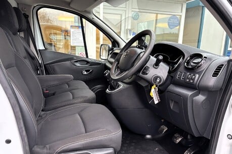 Nissan NV300 120 ps dCi Acenta L1H1 Panel Van 19