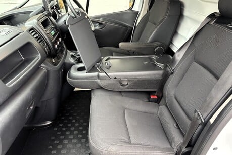 Nissan NV300 120 ps dCi Acenta L1H1 Panel Van 18