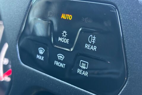 Volkswagen Caddy C20 122 ps Tdi Commerce Pro DSG Panel Van 30