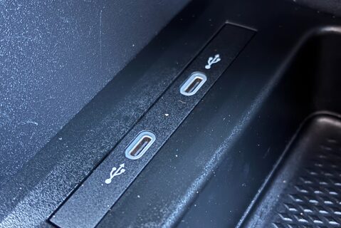 Volkswagen Caddy C20 122 ps Tdi Commerce Pro DSG Panel Van 27