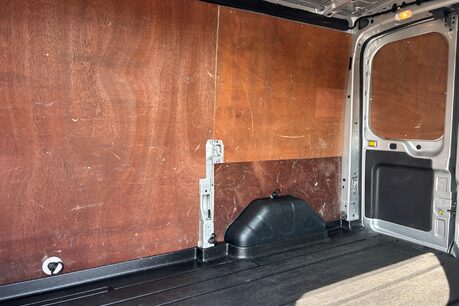 Ford Transit 350 L2 H2 130 ps Limited Panel Van 10