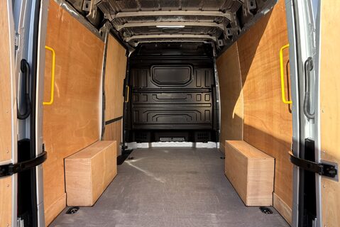 Volkswagen Crafter CR35 177 ps Tdi L2 H2 Trendline DSG Panel Van 13