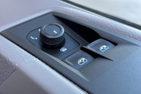 Volkswagen Crafter CR35 177 ps Tdi L2 H2 Trendline DSG Panel Van 36