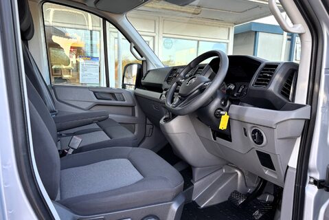 Volkswagen Crafter CR35 177 ps Tdi L2 H2 Trendline DSG Panel Van 17