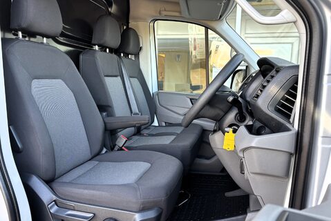 Volkswagen Crafter CR35 177 ps Tdi L2 H2 Trendline DSG Panel Van 4