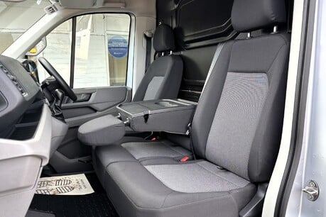 Volkswagen Crafter CR35 177 ps Tdi L2 H2 Trendline DSG Panel Van 31