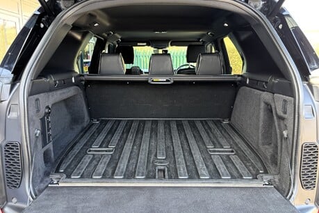 Land Rover Discovery SD6 306 Commercial HSE with Rear Seat Conversion 12