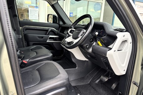 Land Rover Defender 110 D250 Hard Top SE MHEV - No VAT 18
