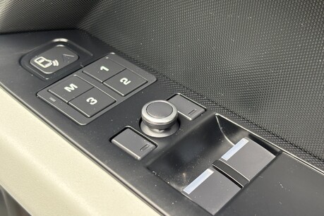 Land Rover Defender 110 D250 Hard Top SE MHEV - No VAT 48