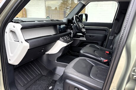 Land Rover Defender 110 D250 Hard Top SE MHEV - No VAT 16