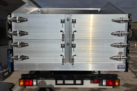 Isuzu Grafter N35.150 Toolbox Arbor Tipper Truck - Barn Doors / Lift Up Roof 14