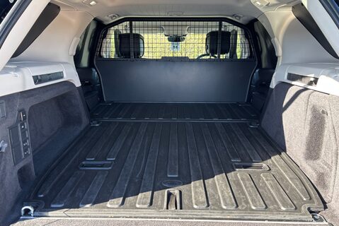 Land Rover Discovery D300 HSE Mhev Panel Van - Full LR Service History 13