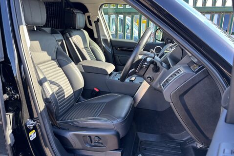 Land Rover Discovery D300 HSE Mhev Panel Van - Full LR Service History 33