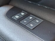 Land Rover Discovery D300 HSE Mhev Panel Van - Full LR Service History 32