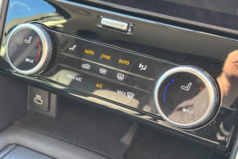 Land Rover Discovery D300 HSE Mhev Panel Van - Full LR Service History 31