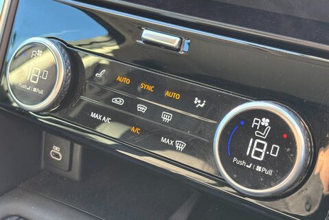 Land Rover Discovery D300 HSE Mhev Panel Van - Full LR Service History 21