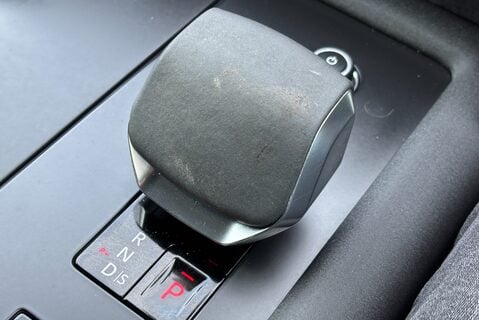 Land Rover Discovery D300 R-Dynamic HSE MHEV Panel Van 50