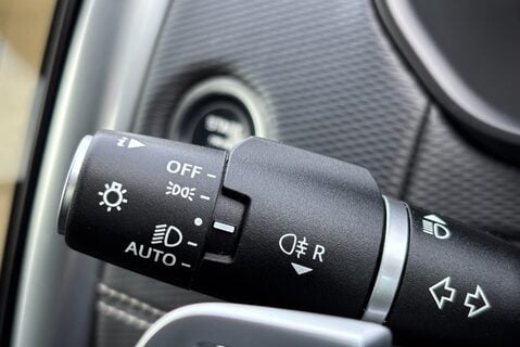 Land Rover Discovery D300 R-Dynamic HSE MHEV Panel Van 45