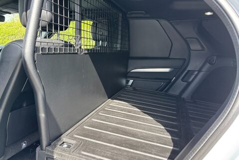 Land Rover Discovery D300 R-Dynamic HSE MHEV Panel Van 17