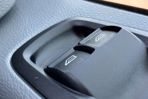 Ford Transit 310 L2 H2 125 ps Panel Van - Low Mileage 33