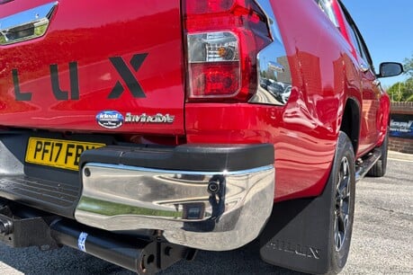 Toyota Hilux Invincible X 4WD D-4D Automatic - Roller Shutter - No VAT 28