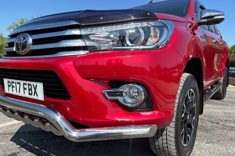 Toyota Hilux Invincible X 4WD D-4D Automatic - Roller Shutter - No VAT 25