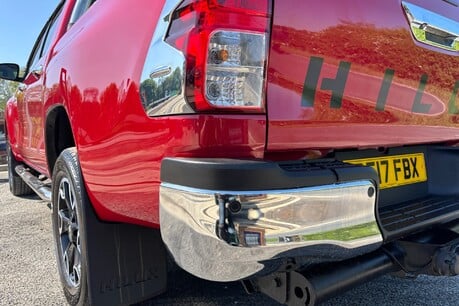 Toyota Hilux Invincible X 4WD D-4D Automatic - Roller Shutter - No VAT 27