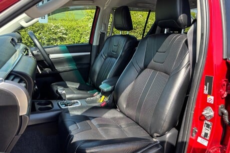 Toyota Hilux Invincible X 4WD D-4D Automatic - Roller Shutter - No VAT 30