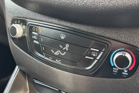Ford Transit Courier Limited Ecoboost 100 ps Panel Van - Sat Nav 17