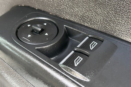 Ford Transit Courier Limited Ecoboost 100 ps Panel Van - Sat Nav 41