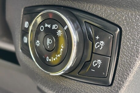 Ford Transit Courier Limited Ecoboost 100 ps Panel Van - Sat Nav 37
