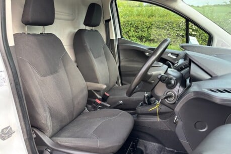 Ford Transit Courier Limited Ecoboost 100 ps Panel Van - Sat Nav 26
