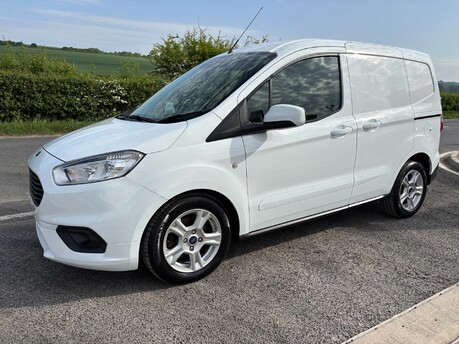 Ford Transit Courier Limited Ecoboost 100 ps Panel Van - Sat Nav