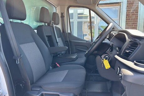 Ford Transit 350 Drw L4 130 ps Luton with Tail Lift 30