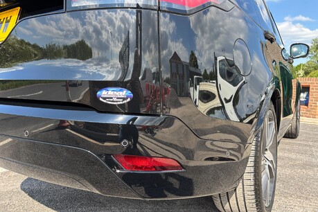 Land Rover Discovery D300 Commercial Dynamic HSE 27