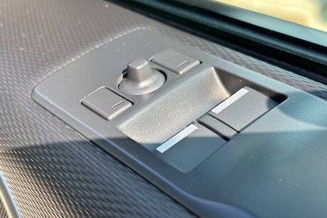 Land Rover Discovery D300 Commercial Dynamic HSE 51