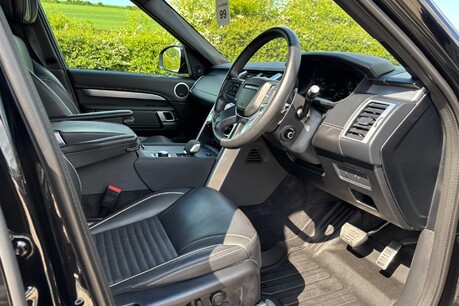 Land Rover Discovery D300 Commercial Dynamic HSE 17