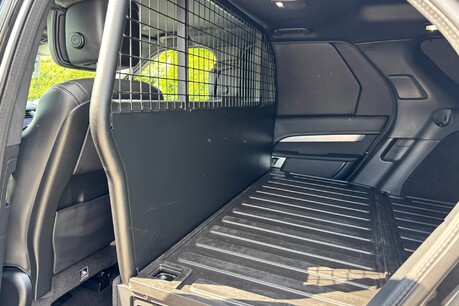 Land Rover Discovery D300 Commercial Dynamic HSE 16