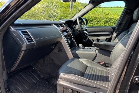 Land Rover Discovery D300 Commercial Dynamic HSE 15