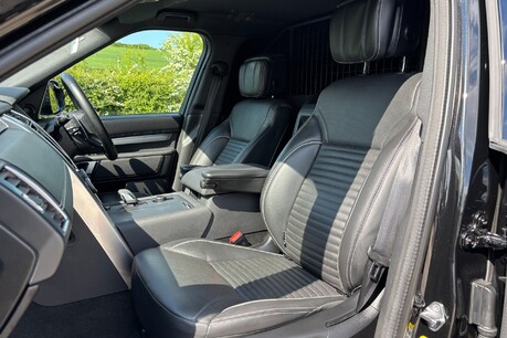 Land Rover Discovery D300 Commercial Dynamic HSE 30