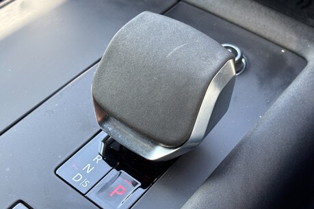 Land Rover Discovery D300 Commercial Dynamic HSE 50