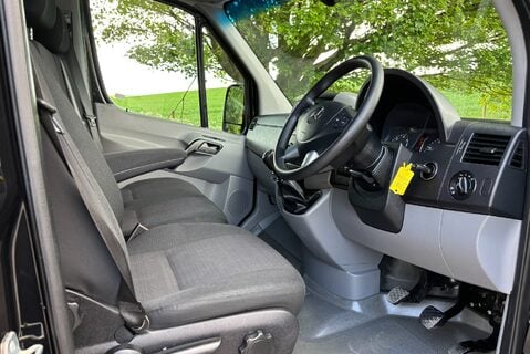 Mercedes-Benz Sprinter 319 V6 Cdi Lwb Hr Panel Van - Air Con / Twin Side Doors / Rear Camera 4